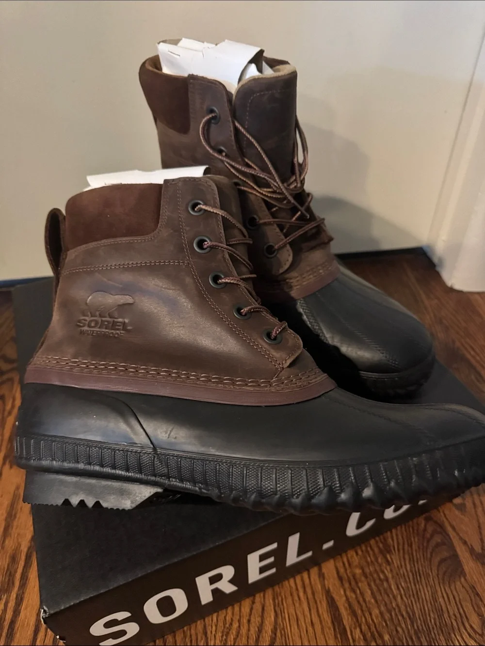 Sorel Cheyanne II tobacco black waterproof lace up boots. New, in box. Size 11